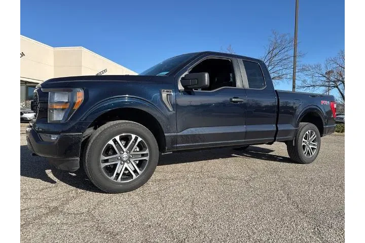 $31571 : Ford F-150 2023 4x4 XL 4dr S image 1