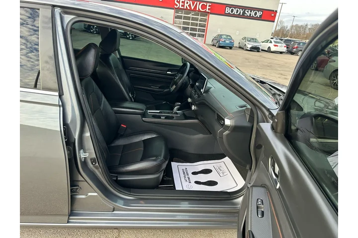 $11980 : 2019 Altima 2.5 SR Sedan image 8