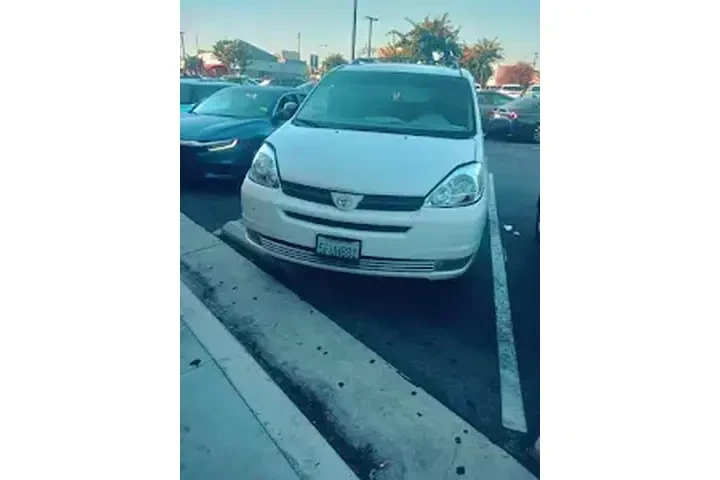 $3500 : 2004 TOYOTA SIENNA LE image 2