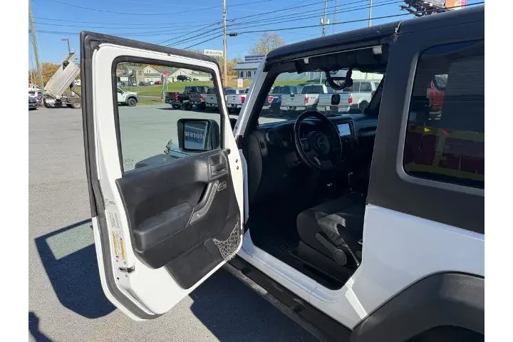 $13900 : Jeep Wrangler 2012 4x4 Sport image 10