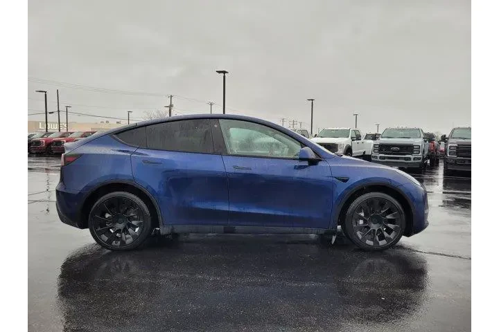 $30397 : Tesla Model Y 2022 AWD Long image 2