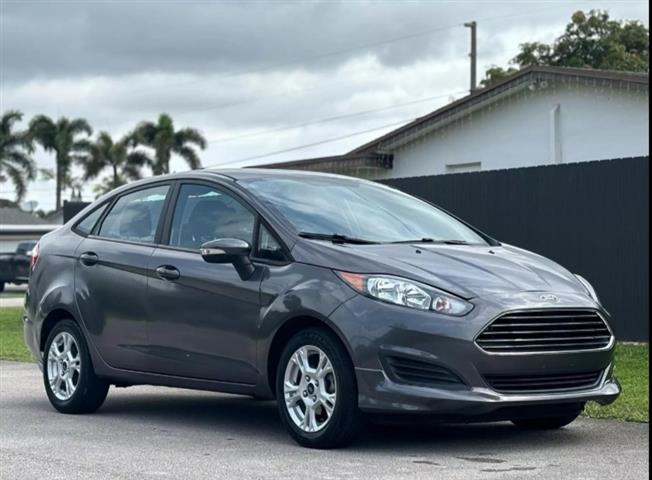 $3900 : Se vende Ford Fiesta image 10