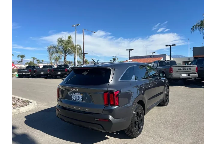 $20940 : Kia Sorento 2022 LX 4dr SUV image 8