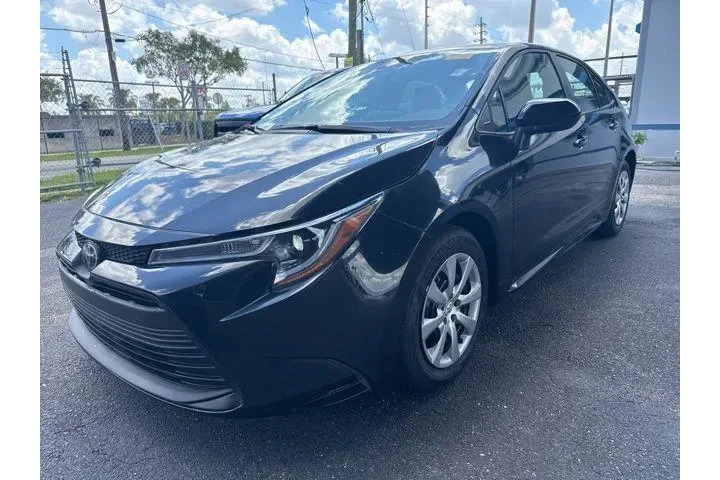 $23495 : Toyota Corolla 2026 LE 4dr S image 3
