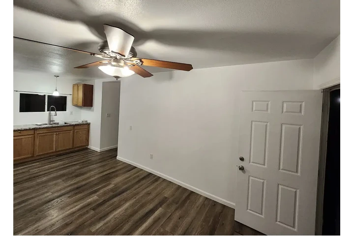 $1000 : Spanish-style, freshly remodel image 5