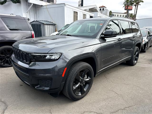 $28477 : 2022 Grand Cherokee L Altitude image 5