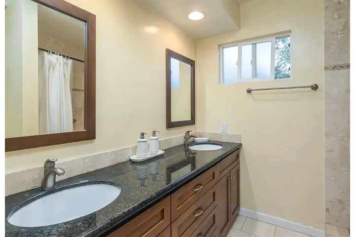 $2750 : 3 bedroom house available image 2