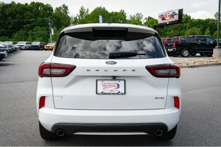 $25874 : Ford Escape 2023 AWD ST-Line image 8