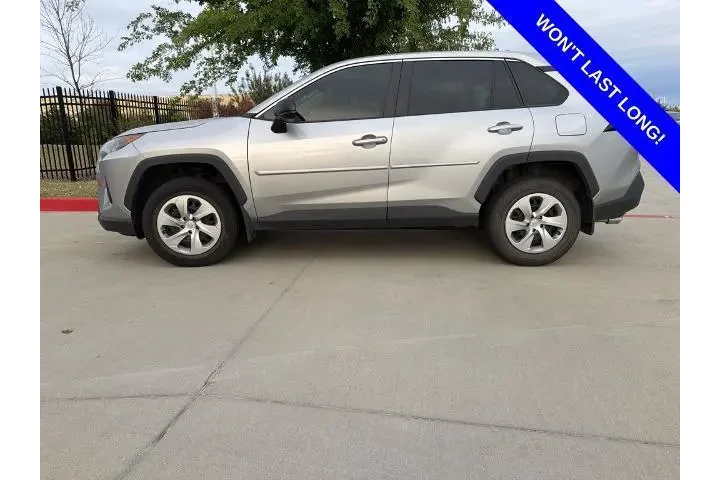 $25995 : Toyota RAV4 2022 LE 4dr SUV image 2