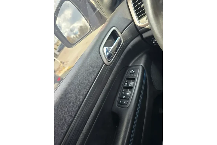 Jeep Grand Cherokee 2019 4x4 image 10