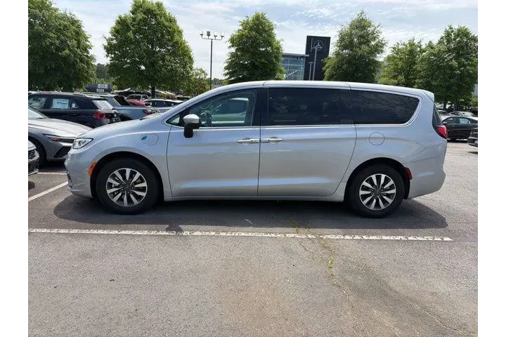$24554 : Chrysler Pacifica Plug-In Hy image 4