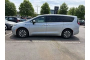 $24554 : Chrysler Pacifica Plug-In Hy thumbnail