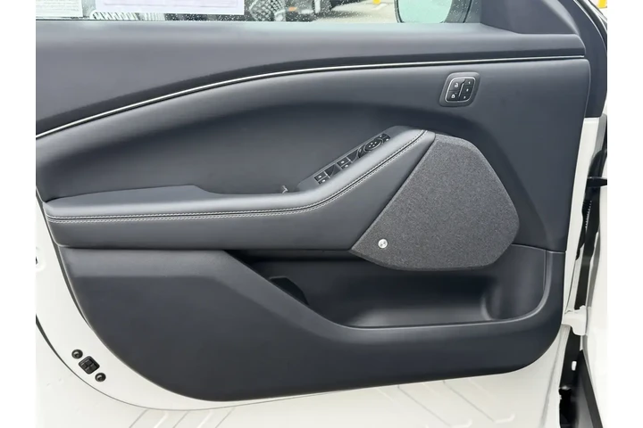 $31995 : Ford Mustang Mach-E 2023 Pre image 9