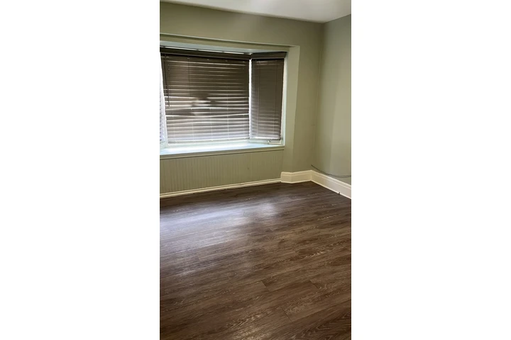 $1000 : Cuarto en renta image 3