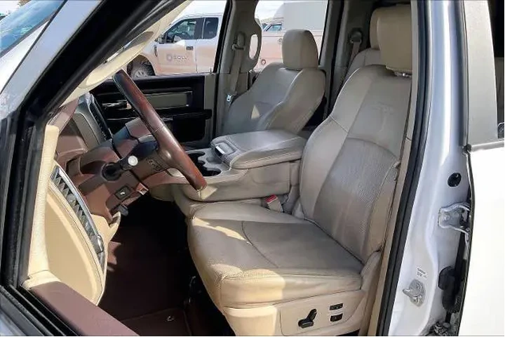 $15118 : Ram 1500 2017 4x2 Laramie 4d image 7