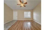 $800 : Rental property with 2 bedro thumbnail