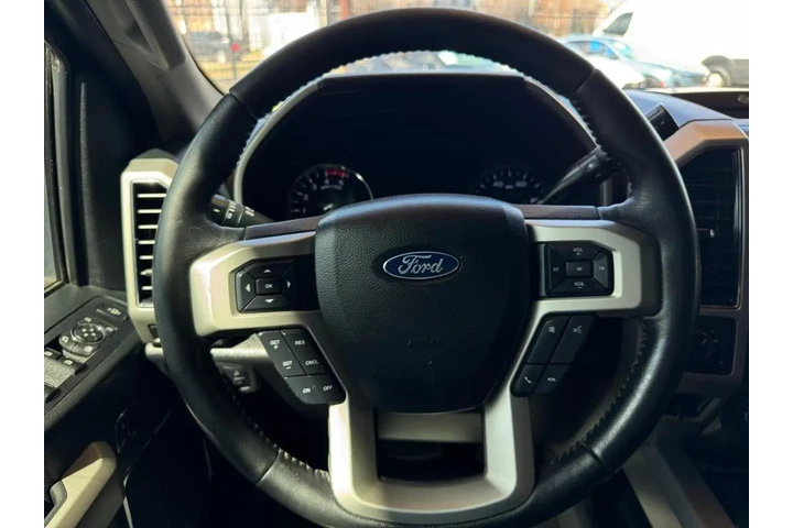 2019 F-250 SD Lariat image 9