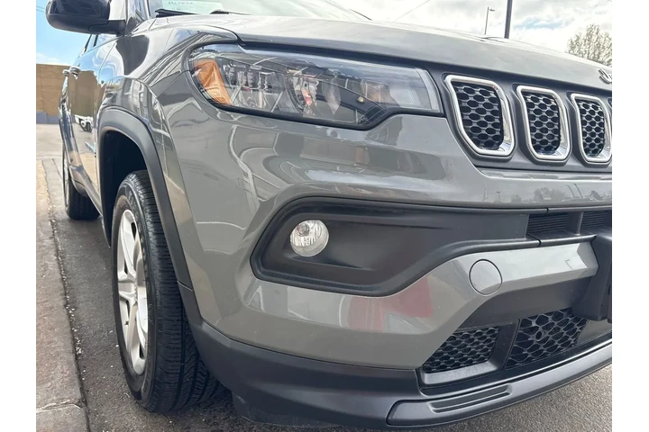 $25995 : 2023 Compass Latitude 4x4 image 9