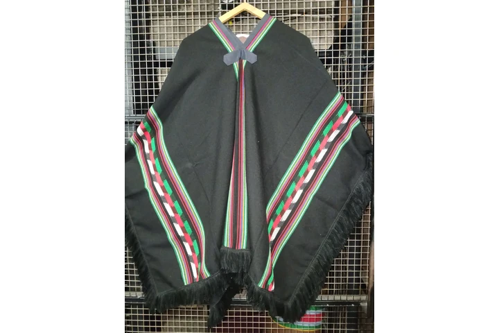 $400000 : Ponchos y tejidos Calamaco. image 5