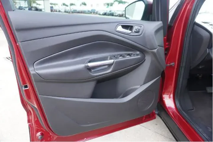 $13688 : Ford Escape 2017 Titanium 4d image 8