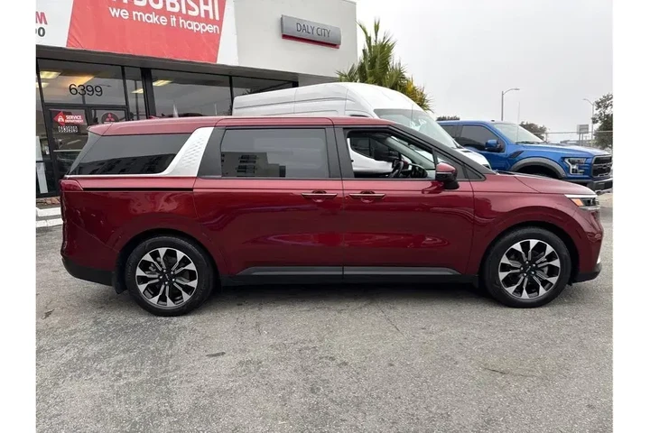 $33388 : Kia Carnival 2023 EX 4dr Min image 10