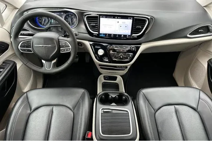 $31995 : Chrysler Pacifica 2024 Touri image 3