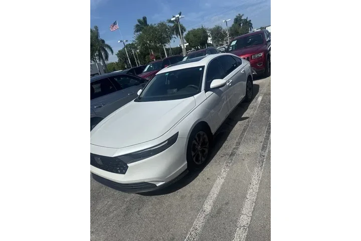 $20990 : Honda Accord 2023 EX 4dr Sed image 3