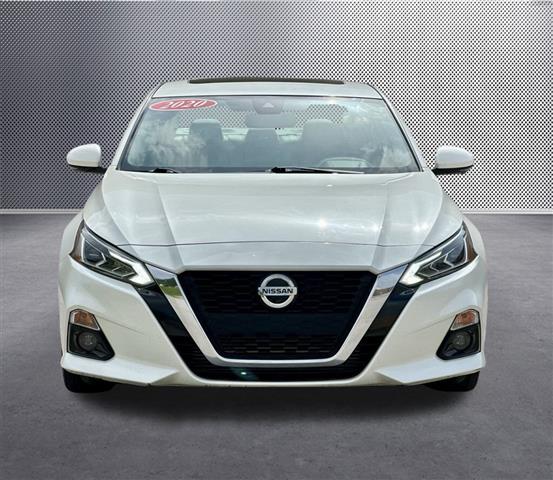 $19593 : 2020 Altima 2.0 Platinum image 2