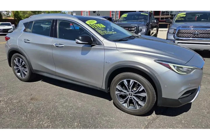 2018 INFINITI QX302018 INFINI image 3