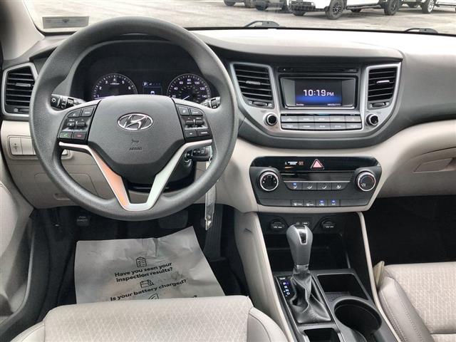 $14900 : PRE-OWNED 2017 HYUNDAI TUCSON image 10