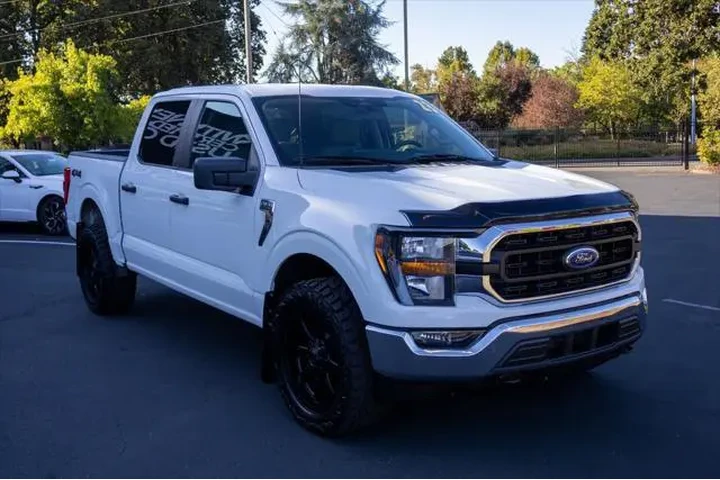 $43995 : Ford F-150 2023 4x4 XLT 4dr image 5