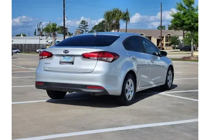 $10806 : Kia Forte 2017 S 4dr Sedan image 5