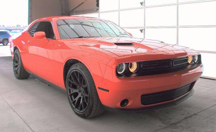 2017 Challenger SXT image 2