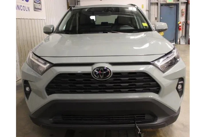$36995 : Toyota RAV4 2023 AWD XLE Pre image 2