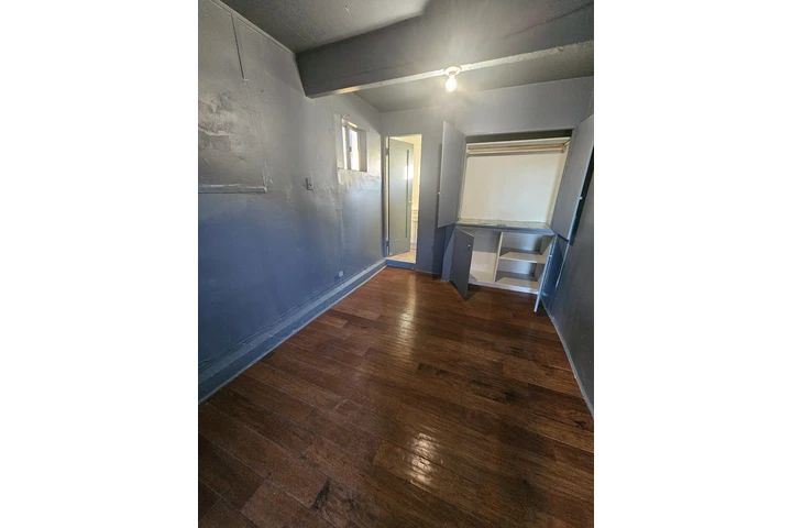 $1000 : Studio apartment for rent image 5