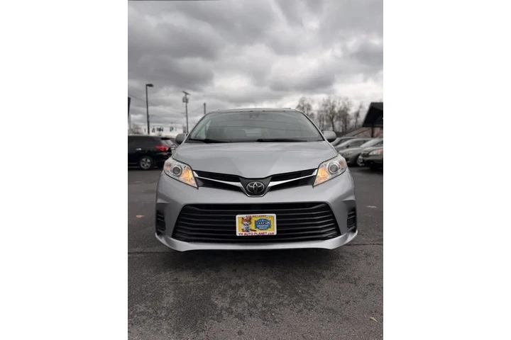 $19995 : 2018 Sienna LE 7-Passenger image 4