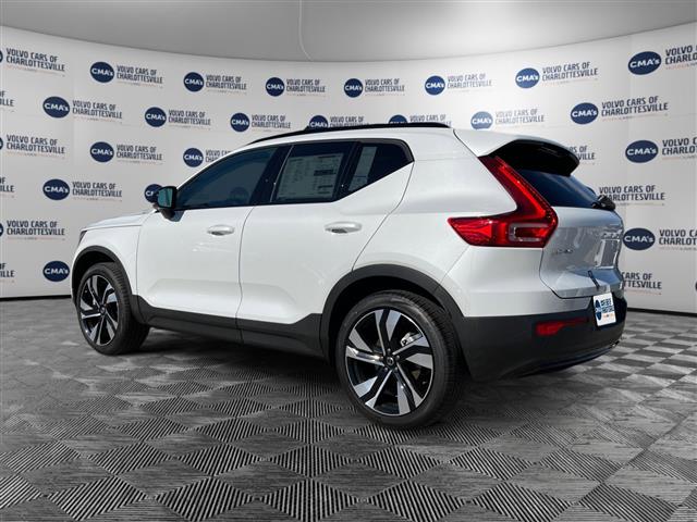 $51345 : PRE-OWNED 2024 VOLVO XC40 B5 image 3