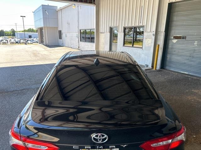 $15998 : PRE-OWNED 2018 TOYOTA CAMRY LE image 4