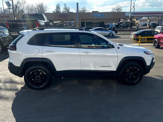 2015 Cherokee 4WD 4dr Trailha image 6