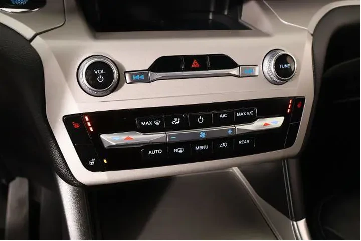 $27403 : Ford Explorer 2023 XLT 4dr S image 7