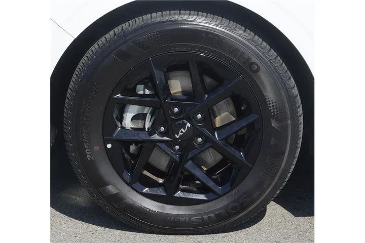 $25784 : 2025 K5 LXS image 10