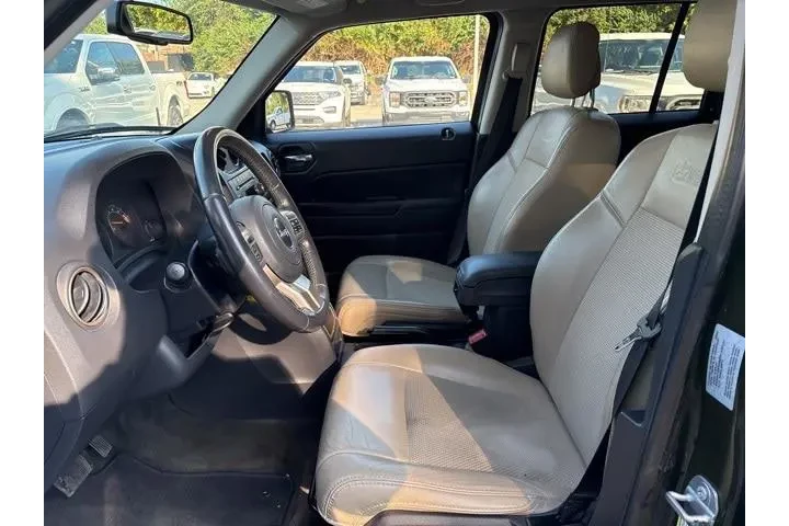 $10000 : Jeep Patriot 2017 4x4 Sport image 7