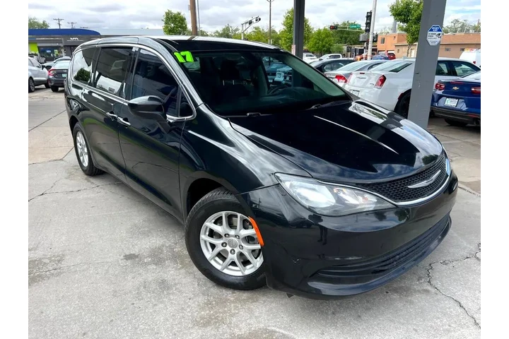 2017 Pacifica LX image 3