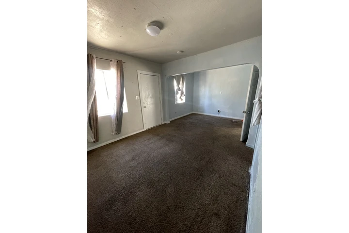 $900 : Se renta cuarto grande image 1