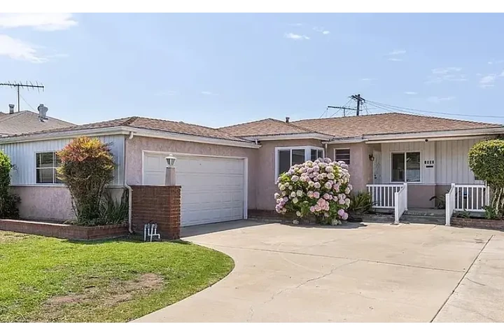 $2100 : Come live in the home peaceful image 1