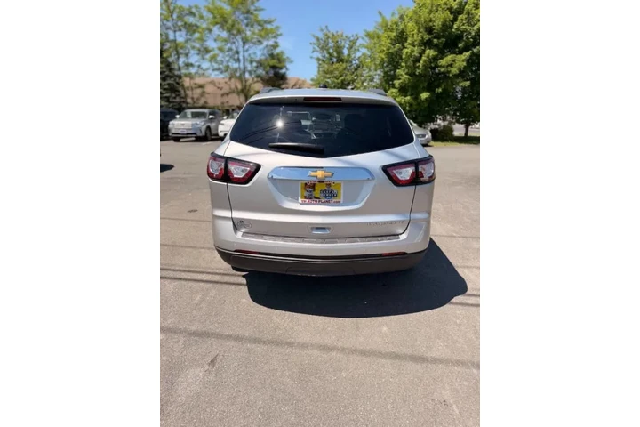 $14995 : 2016 Traverse LT image 10