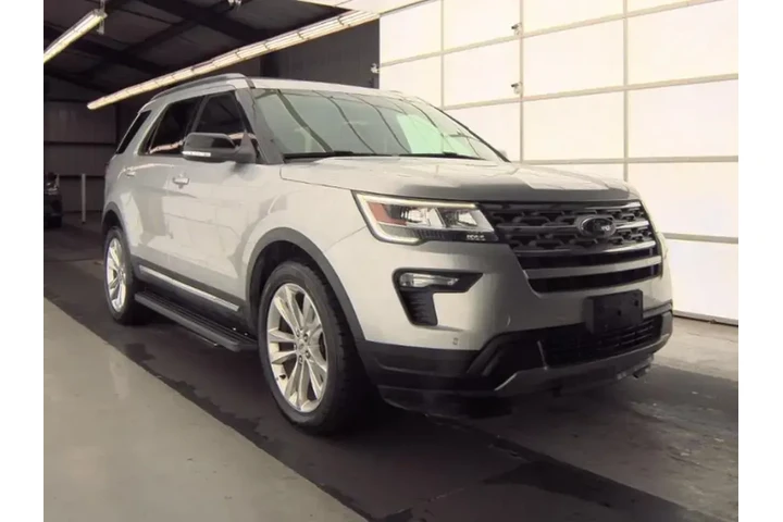 $17293 : Ford Explorer 2018 AWD XLT 4 image 4