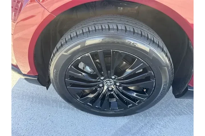 $31988 : Toyota Venza 2023 AWD XLE 4d image 10