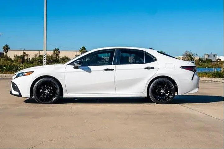 $20647 : Toyota Camry 2021 SE Nightsh image 5