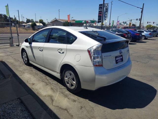 $9795 : 2011 Prius One image 7